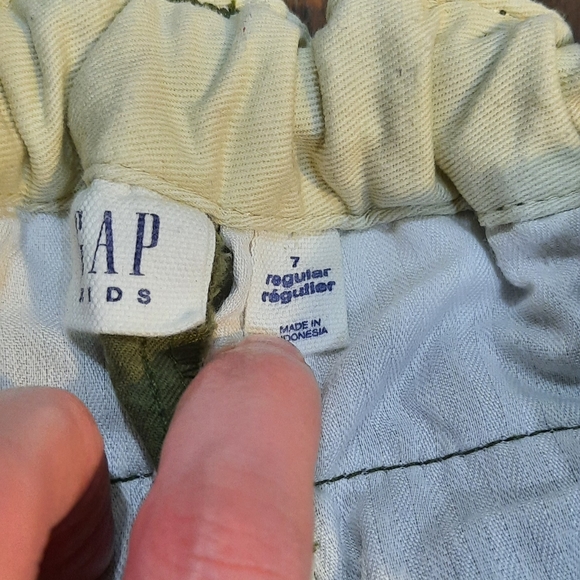 GAP Khaki Pants Boys - Picture 3 of 3